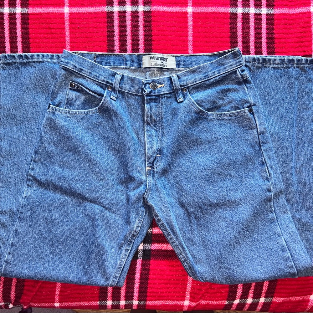 Mens blue denim “Wrangler” straight leg jeans!